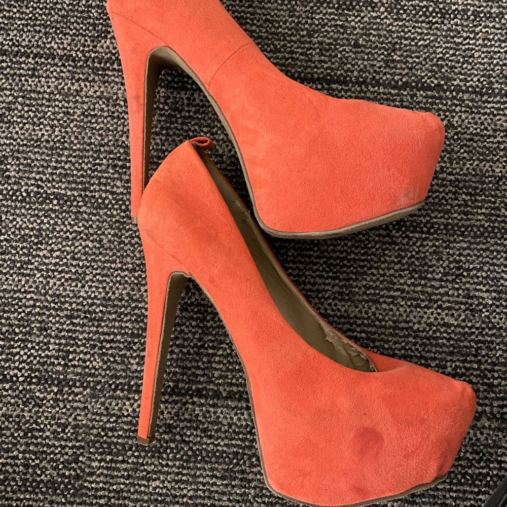 Orange Pumps